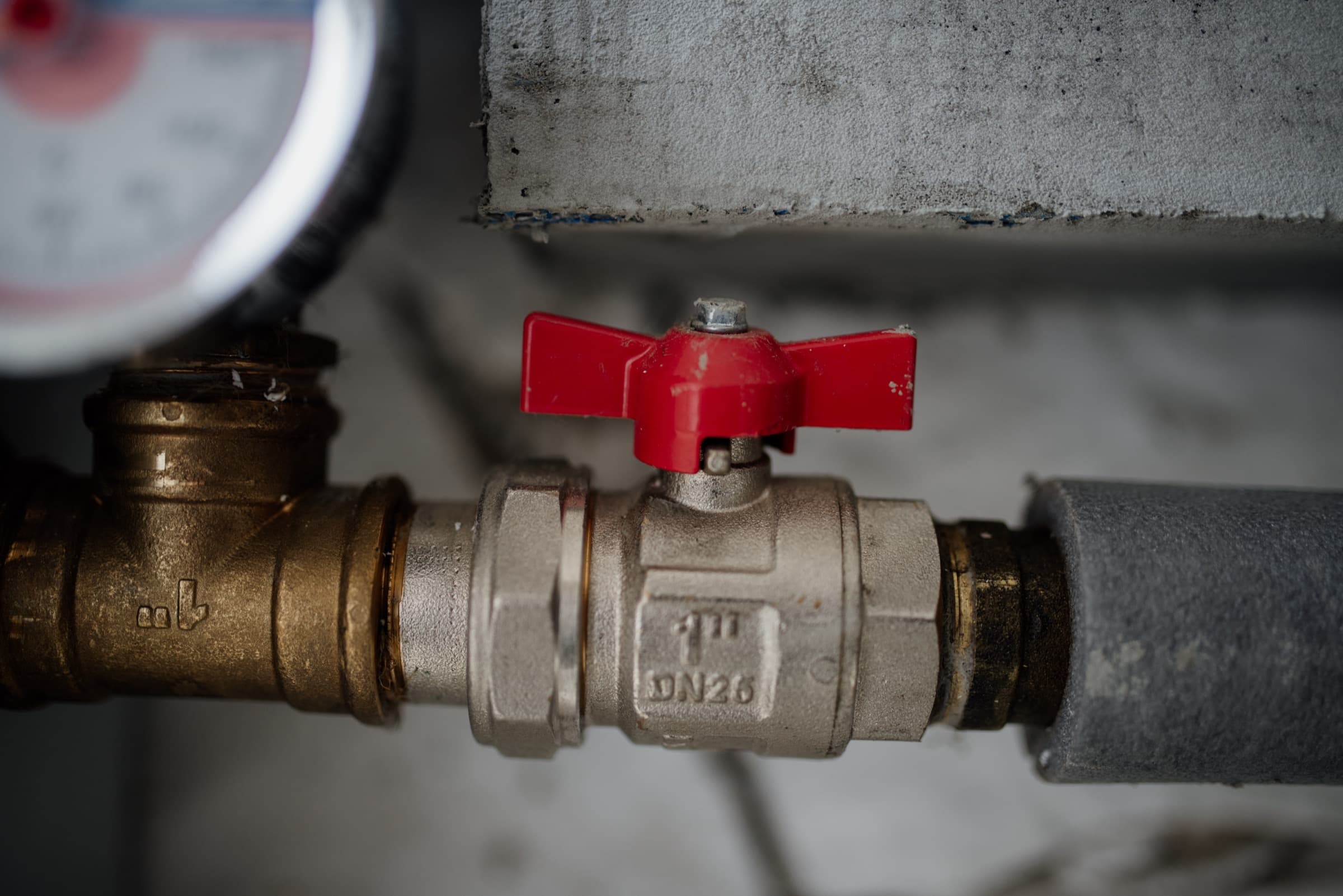 Installed pressure gauge and isolation valve